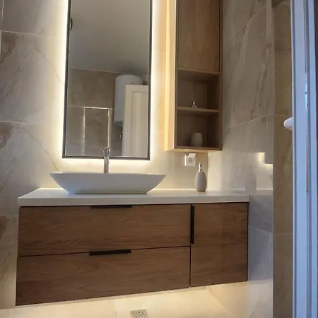 Dobrinja - Free Parking- Rent A Car Daire