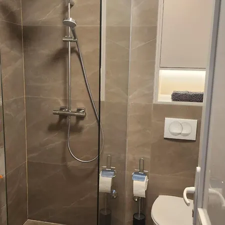 Dobrinja - Free Parking- Rent A Car * Saraybosna