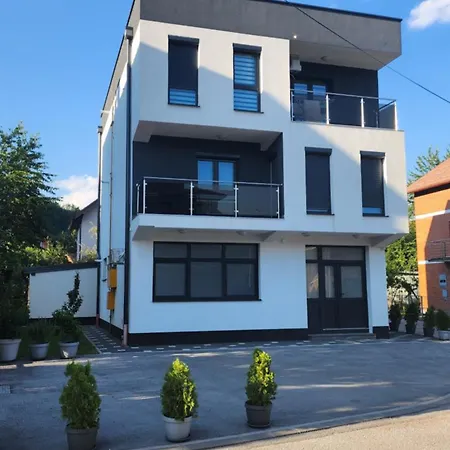 Apartment Dobrinja - Free Parking- Rent A Car *