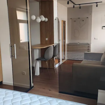 Dobrinja - Free Parking- Rent A Car Daire Saraybosna